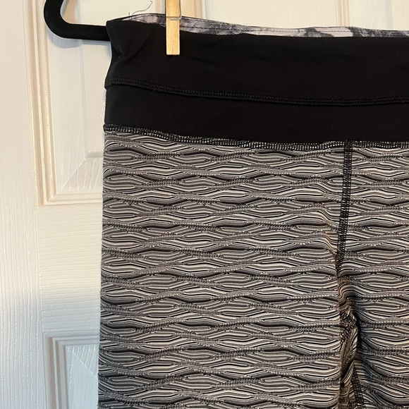 Lululemon Capri Legging 2010ish - Picture 2 of 7